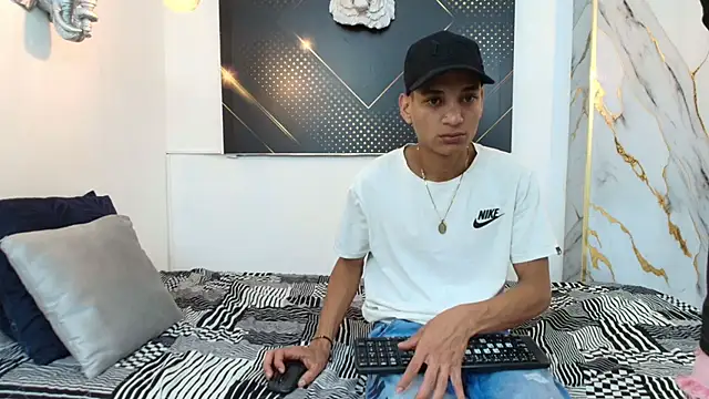 JordanAndAndrew online show from September 19, 7:36 pm