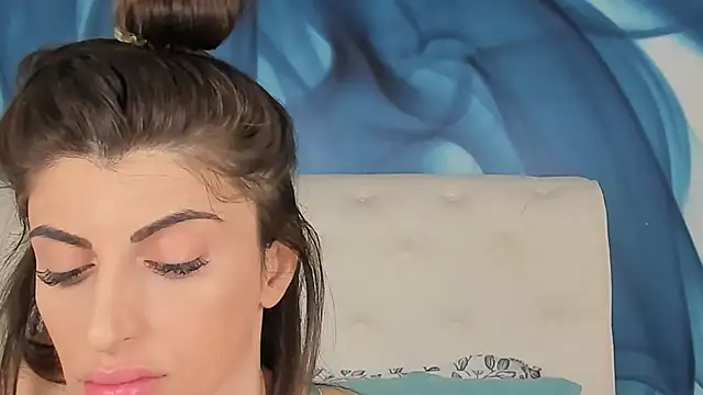 Snapshot of SkinnyDolly chatting on September 28, 2:06 am SkinnyDolly online show from September 28, 2:06 am