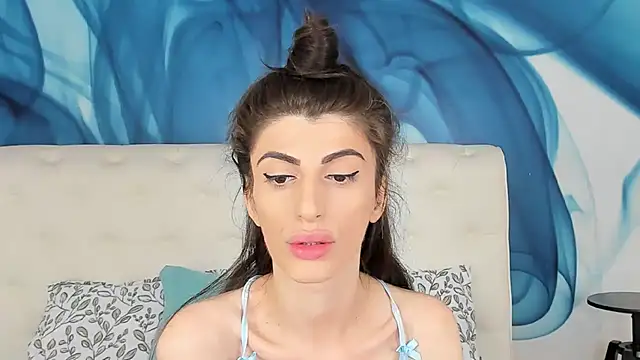 Snapshot of SkinnyDolly chatting on October 25, 2:08 am SkinnyDolly online show from October 25, 2:08 am