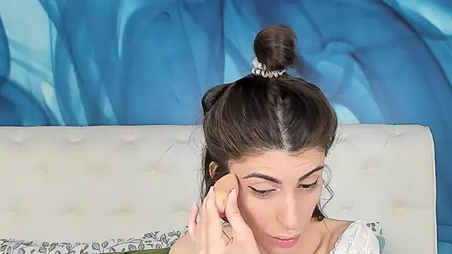 Snapshot of SkinnyDolly chatting on October 31, 3:18 am SkinnyDolly online show from October 31, 3:18 am