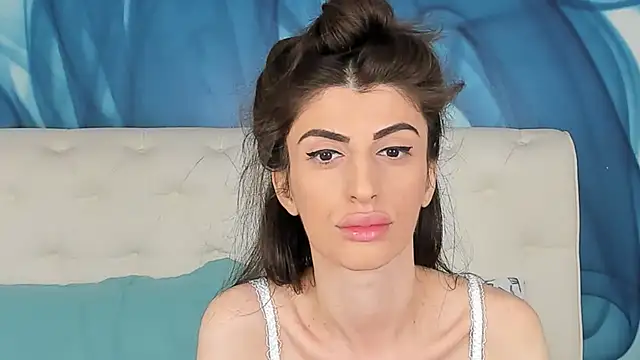 Snapshot of SkinnyDolly chatting on November 1, 3:08 am SkinnyDolly online show from November 1, 3:08 am