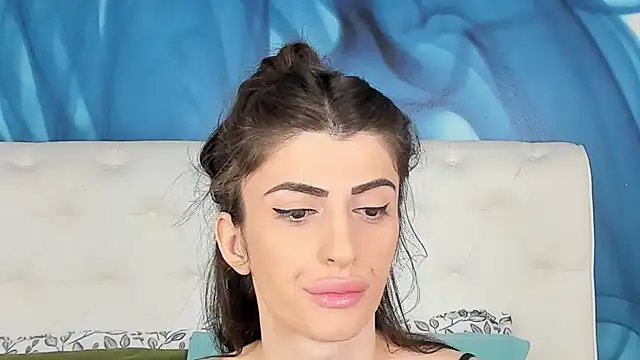 Snapshot of SkinnyDolly chatting on November 2, 3:09 am SkinnyDolly online show from November 2, 3:09 am