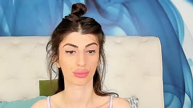 Snapshot of SkinnyDolly chatting on November 9, 3:05 am SkinnyDolly online show from November 9, 3:05 am