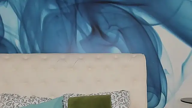 Snapshot of SkinnyDolly chatting on November 19, 3:17 am SkinnyDolly online show from November 19, 3:17 am