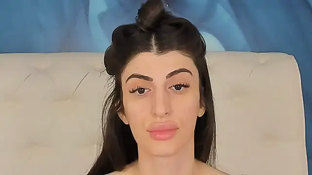 Snapshot of SkinnyDolly chatting on December 15, 3:11 am SkinnyDolly online show from December 15, 3:11 am