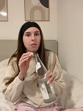 emma05 online show from December 14, 7:25 pm