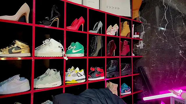 Snapshot of Indianbrownie chatting on March 11, 12:05 am Indianbrownie online show from March 11, 12:05 am