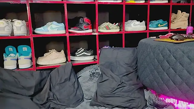 Snapshot of Indianbrownie chatting on April 4, 3:53 pm Indianbrownie online show from April 4, 3:53 pm