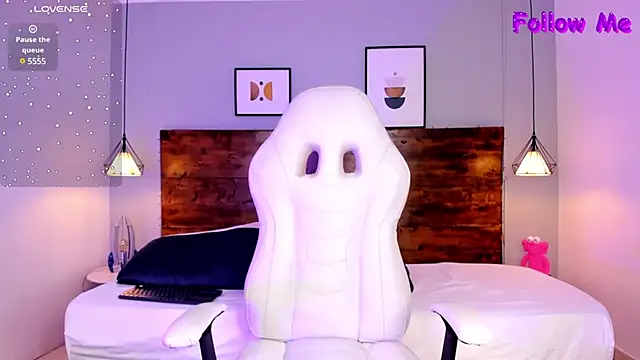 ander deimond  online show from February 7, 1:43 pm