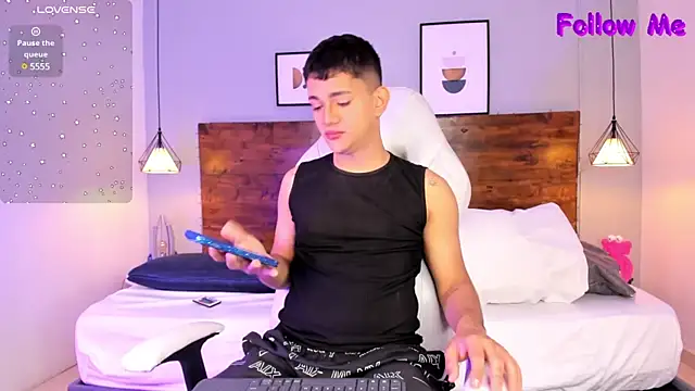 ander deimond  online show from February 13, 1:15 pm