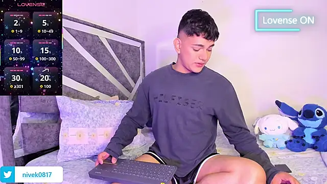 Snapshot of ander_deimond_ chatting on April 11, 1:04 pm ander deimond online show from April 11, 1:04 pm