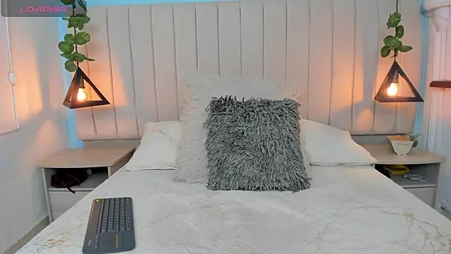 Snapshot of JulianaWaldo chatting on February 16, 1:49 pm JulianaWaldo online show from February 16, 1:49 pm