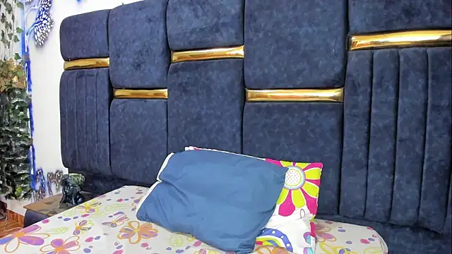 skaysanchez1 online show from March 7, 7:44 pm