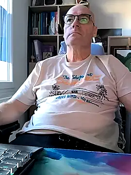 bogland33 online show from February 4, 3:15 pm