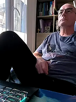 bogland33 online show from February 6, 4:03 pm