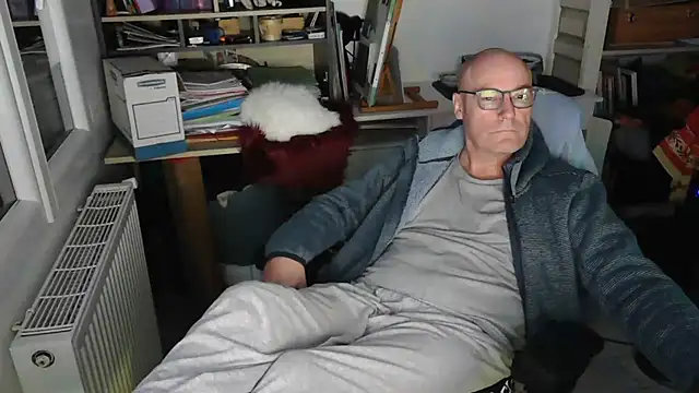 bogland33 online show from February 24, 10:25 pm