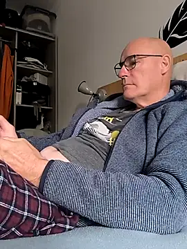 Snapshot of bogland33 chatting on September 28, 8:09 am bogland33 online show from September 28, 8:09 am