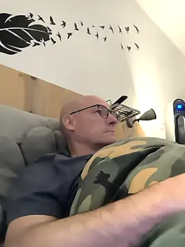 Snapshot of bogland33 chatting on October 11, 10:41 pm bogland33 online show from October 11, 10:41 pm