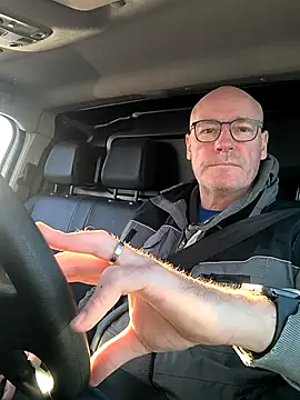 Snapshot of bogland33 chatting on October 15, 4:29 pm bogland33 online show from October 15, 4:29 pm