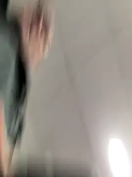 Snapshot of bogland33 chatting on October 31, 11:33 am bogland33 online show from October 31, 11:33 am