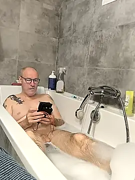 bogland33 online show from November 8, 6:40 pm