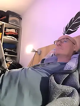 bogland33 online show from November 17, 7:41 pm