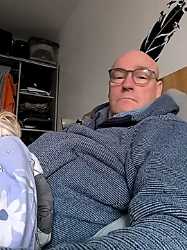 bogland33 online show from December 14, 10:09 am