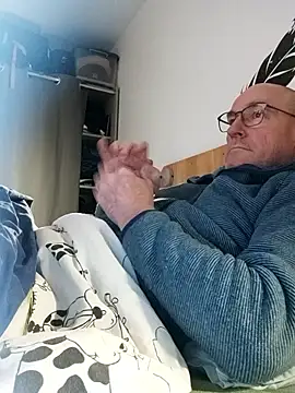 bogland33 online show from January 14, 7:30 pm