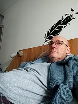 bogland33 online show from February 11, 1:16 pm