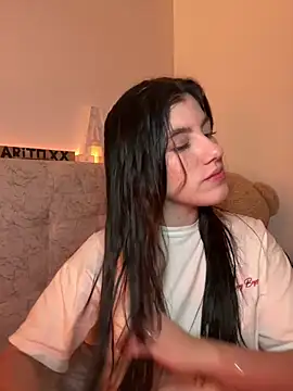 Snapshot of ARITOO_ chatting on October 25, 6:32 am ARITOO online show from October 25, 6:32 am