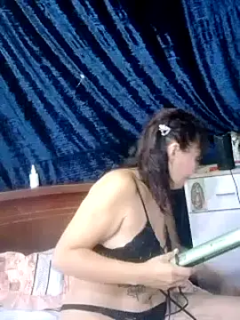 sthefania1710 online show from December 15, 2:16 pm