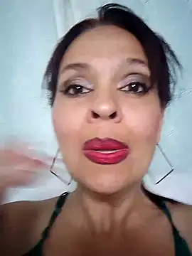 sthefania1710 online show from January 3, 2:30 pm
