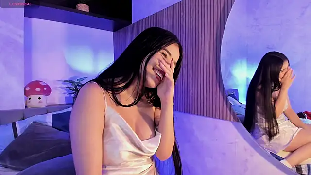 Snapshot of AuroraFiore chatting on March 21, 3:44 am AuroraFiore online show from March 21, 3:44 am