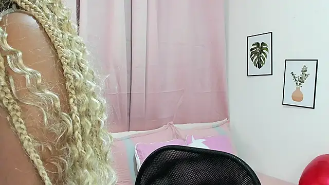 aisha w10 online show from March 3, 3:20 pm
