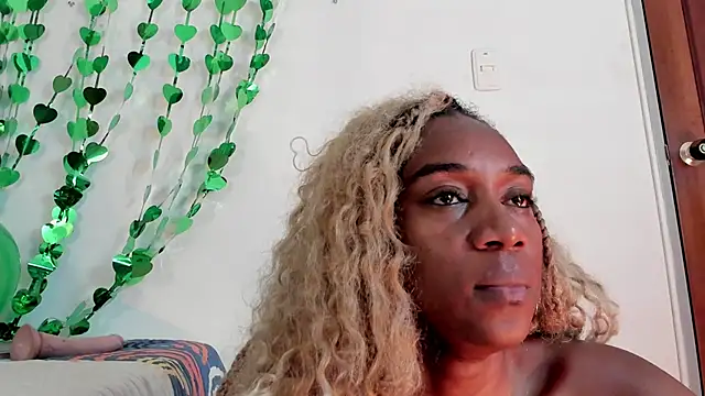 aisha w10 online show from March 18, 6:59 pm
