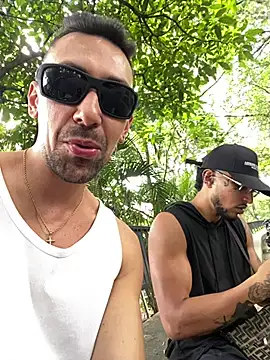 Snapshot of dantedesirexx chatting on February 27, 6:41 pm dantedesirexx online show from February 27, 6:41 pm