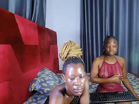 Snapshot of Crystal_x_ebony chatting on June 20, 3:09 am Crystal x ebony online show from June 20, 3:09 am