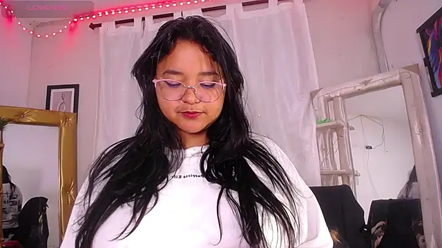alaia 03 online show from May 7, 2:17 am