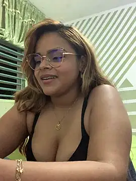 Snapshot of Evabigass chatting on December 6, 11:14 pm Evabigass online show from December 6, 11:14 pm