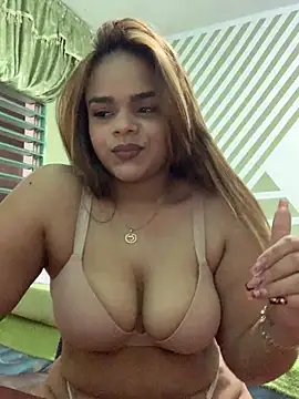 Snapshot of Evabigass chatting on December 8, 6:39 pm Evabigass online show from December 8, 6:39 pm