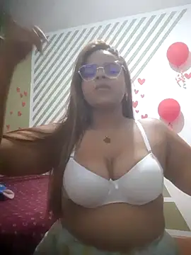 Snapshot of Evabigass chatting on February 15, 9:59 pm Evabigass online show from February 15, 9:59 pm
