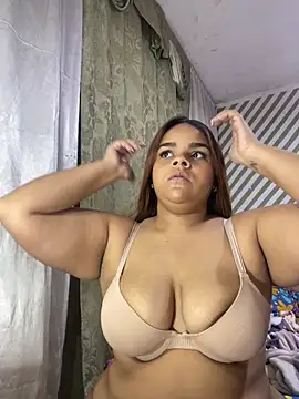 Snapshot of Evabigass chatting on March 6, 9:22 pm Evabigass online show from March 6, 9:22 pm