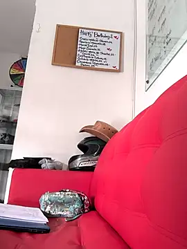 evafoxs online show from November 12, 5:35 pm