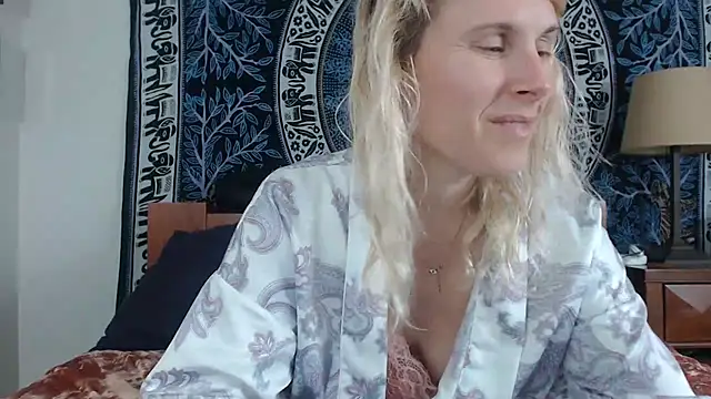 Cutikatxoxo online show from December 19, 2:12 am
