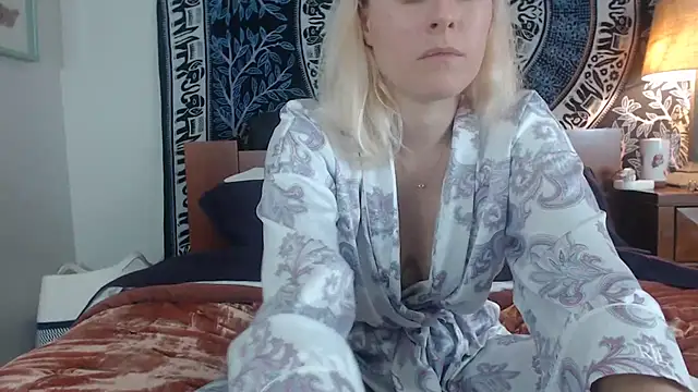 Cutikatxoxo online show from December 27, 2:04 am
