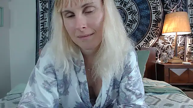 Cutikatxoxo online show from January 9, 2:11 am