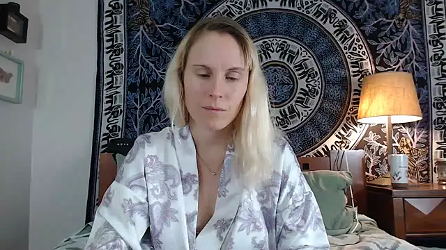 Cutikatxoxo online show from January 25, 2:04 am