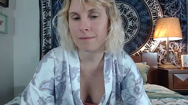 Cutikatxoxo online show from February 11, 2:14 am