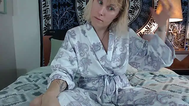 Cutikatxoxo online show from February 12, 2:03 am