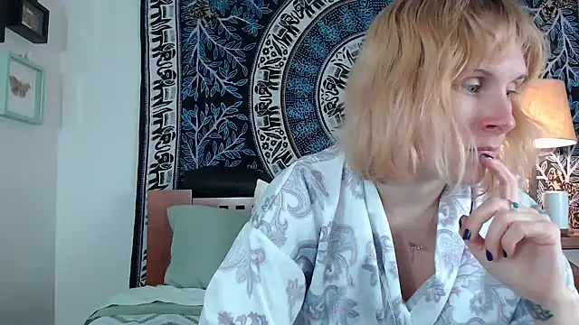 Cutikatxoxo online show from February 22, 2:06 am